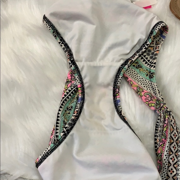 🌺Victoria’s secret white/pink tribal bikini L - Picture 4 of 4